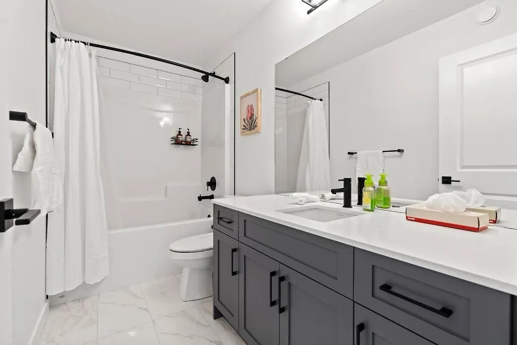 Family Home Retreat - 9 Mins To Wem - Vintage Arcade-Ping Pong -Air Conditioning Edmonton Ferienhaus