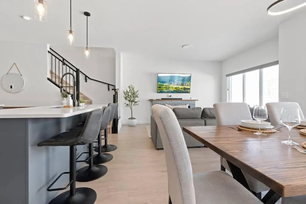 Family Home Retreat - 9 Mins To Wem - Vintage Arcade-Ping Pong -Air Conditioning Edmonton