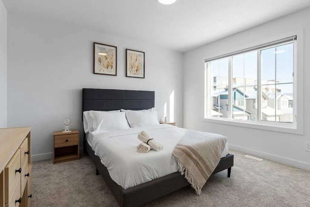 Family Home Retreat - 9 Mins To Wem - Vintage Arcade-Ping Pong -Air Conditioning Edmonton