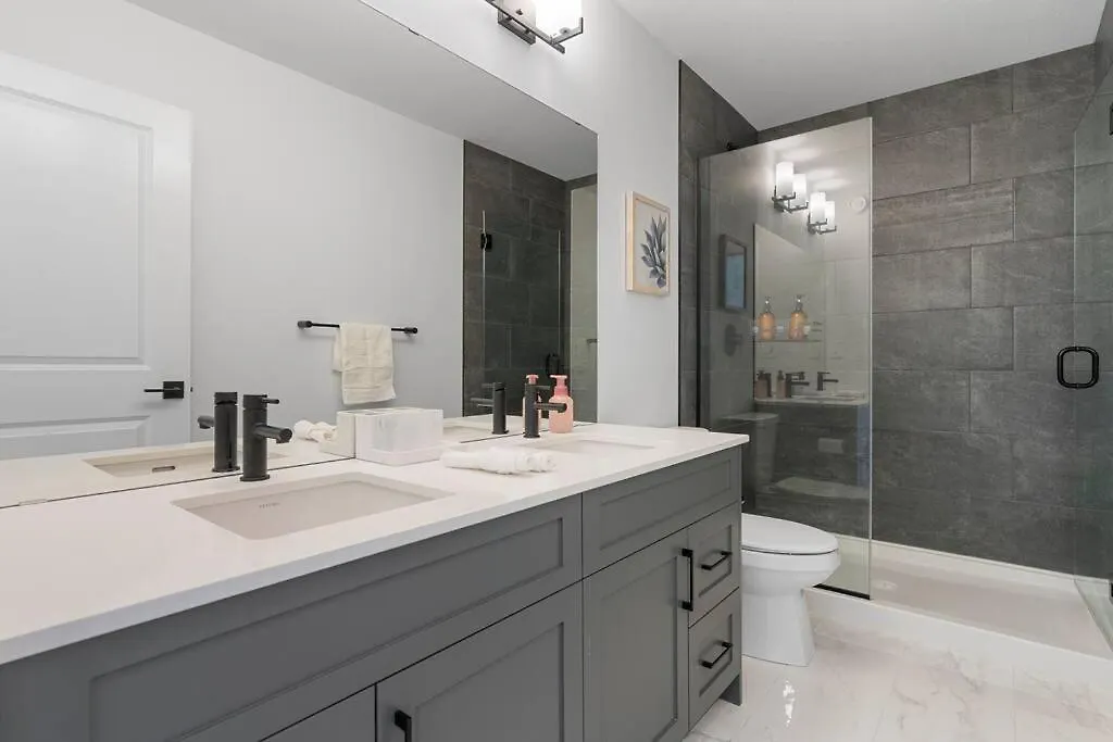 Ferienhaus Family Home Retreat - 9 Mins To Wem - Vintage Arcade-Ping Pong -Air Conditioning Edmonton
