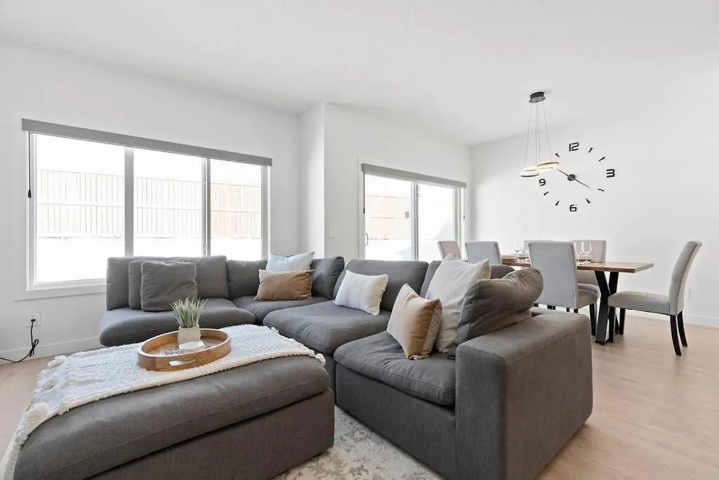 Family Home Retreat - 9 Mins To Wem - Vintage Arcade-Ping Pong -Air Conditioning Edmonton