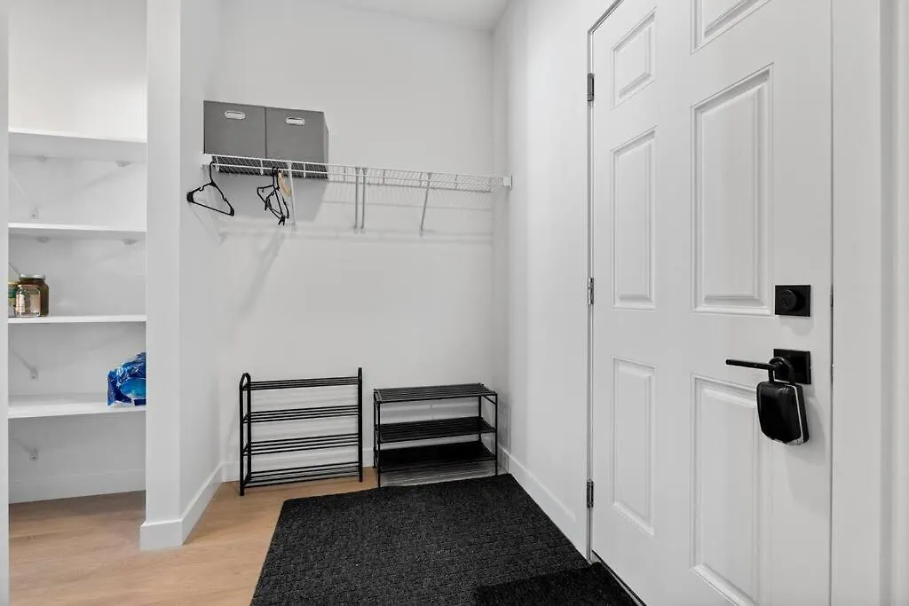 Family Home Retreat - 9 Mins To Wem - Vintage Arcade-Ping Pong -Air Conditioning Edmonton 0*,