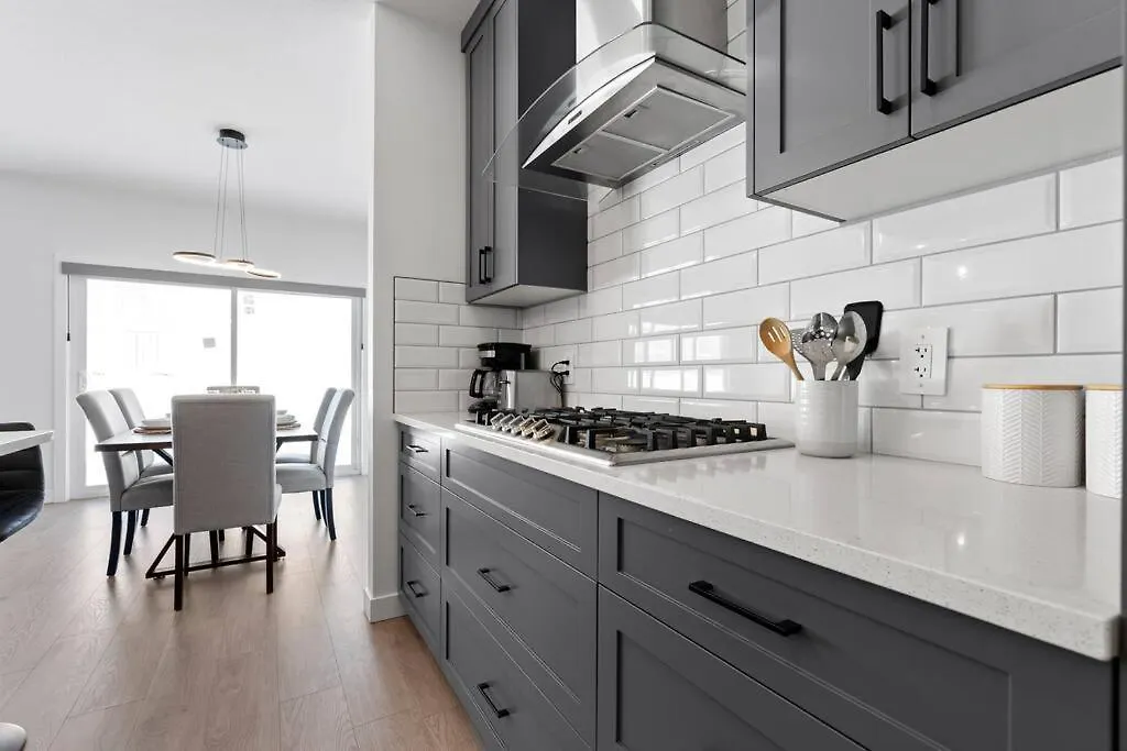 Family Home Retreat - 9 Mins To Wem - Vintage Arcade-Ping Pong -Air Conditioning Edmonton