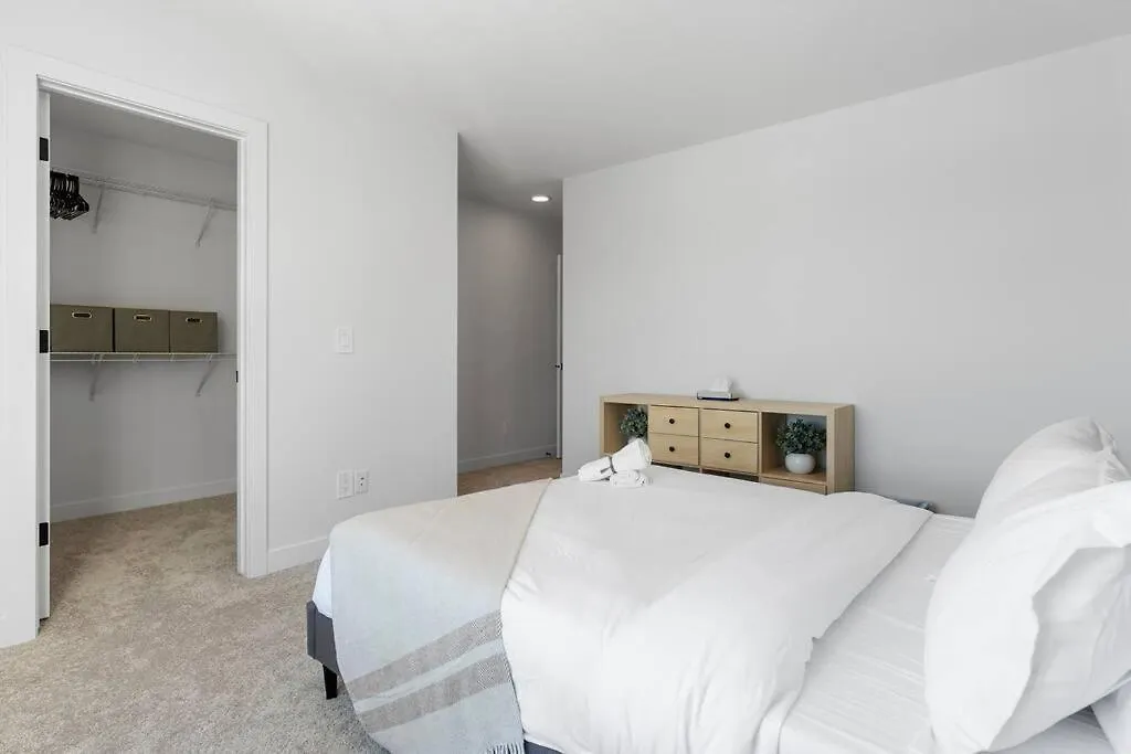 Family Home Retreat - 9 Mins To Wem - Vintage Arcade-Ping Pong -Air Conditioning Edmonton Holiday home